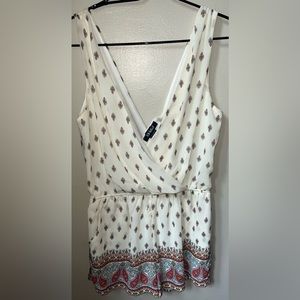 Preloved no flaws Joe & Elle dbl layered shorts jumpsuit Size M